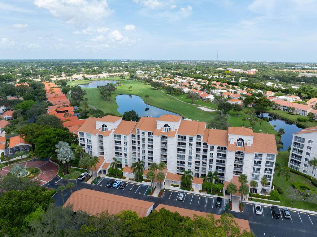 Breathtaking golf amp ; water in a stunning Tribeca style loft residence.