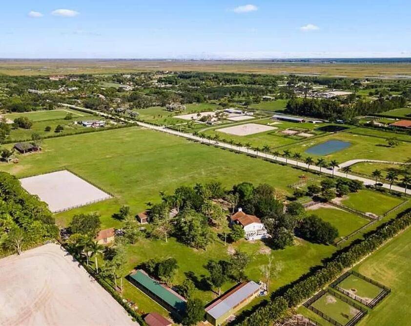Finally available ! Fully operational property sat on 15 acres !