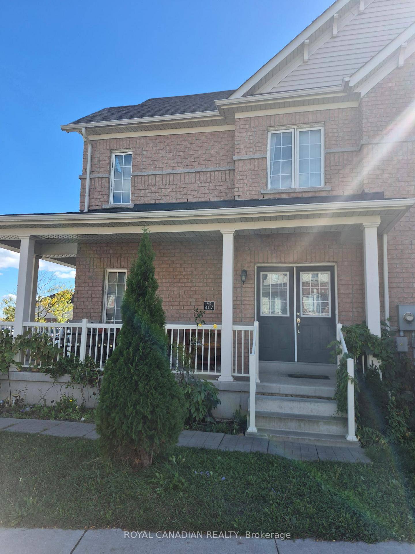 Welcome to this stunning 4 bedroom, 3 washrooms, offering more than 2, 600 sq.