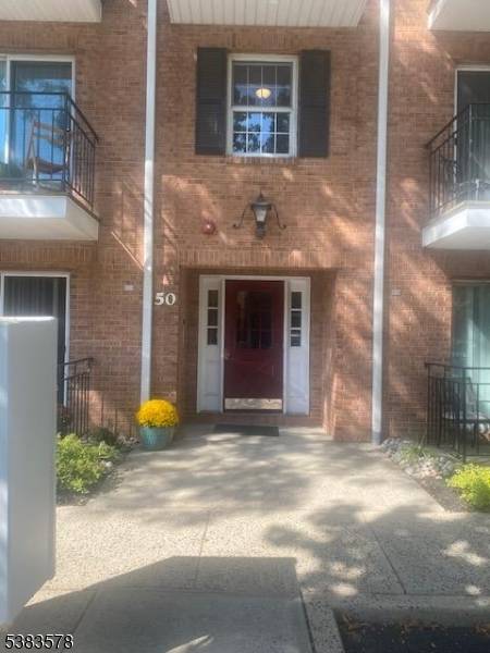 Why pay rent when you an own this Freshly Painted Well Maintained 2 Bedroom Condo in Bloomfield Commons This unit features an open floor plan with 2 spacious bedrooms, large ...