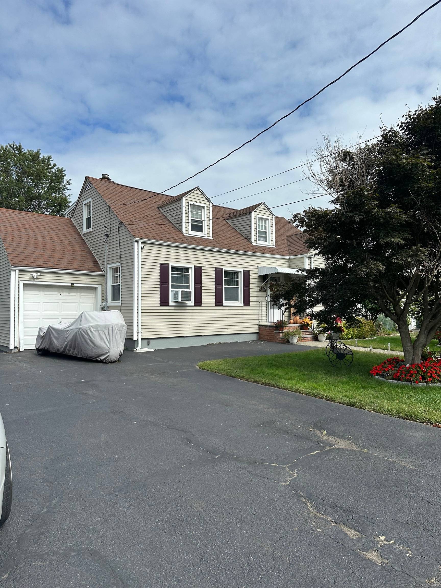 WELCOME TO THIS STUNNING 3 BEDROOM, 2 FULL BATHROOMS SINGLE FAMILY HOME WITH CUSTOM OUTDOOR LIVING FULL SMART SECURITY SYSTEM.