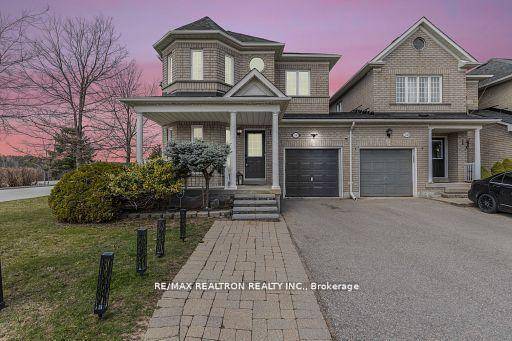 Stunning 4 bedroom corner lot home for lease This beautifully maintained freehold residence sits on a premium corner lot and offers exceptional space and comfort.