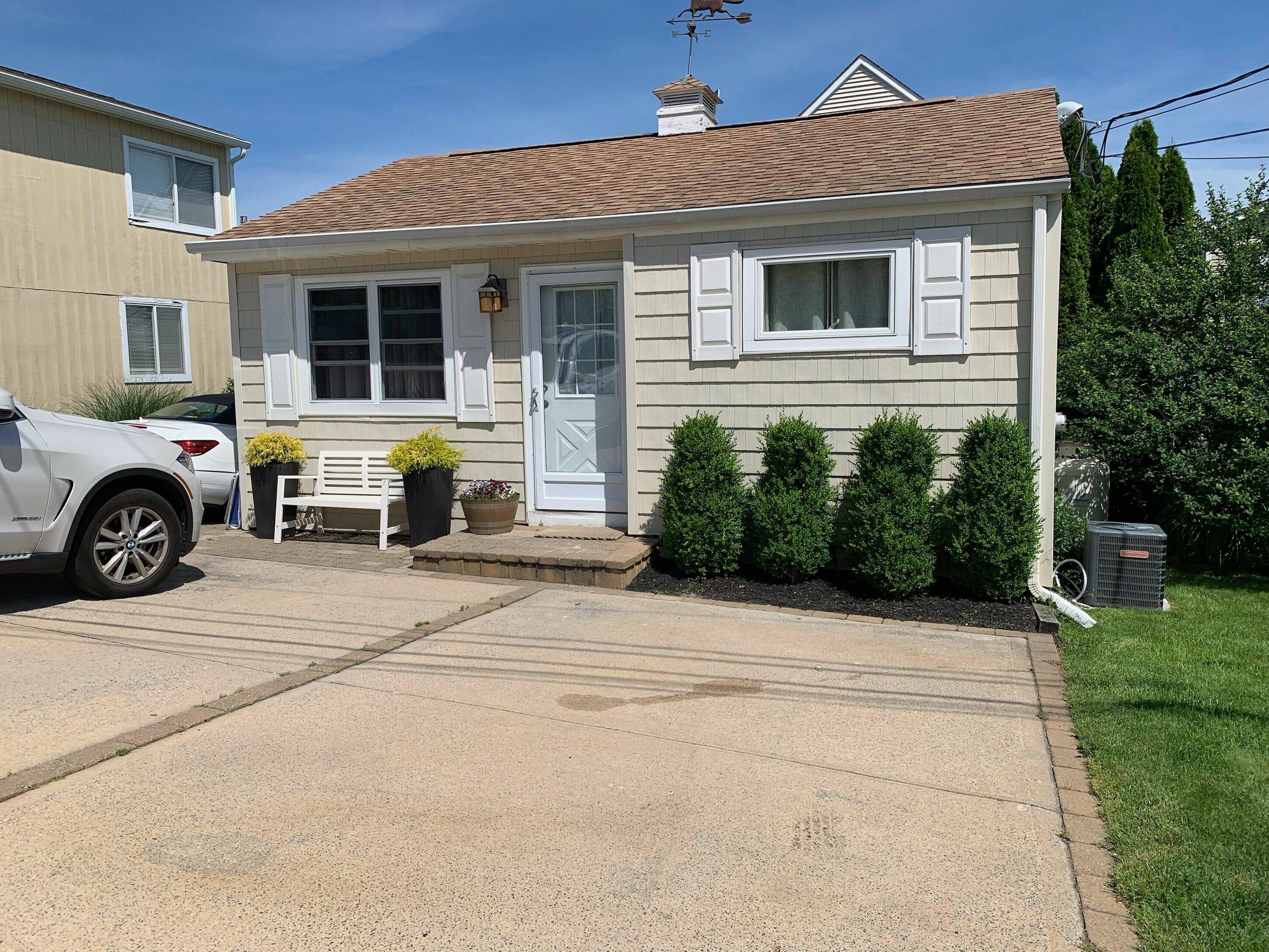 Beach Cottage - yr round rental 