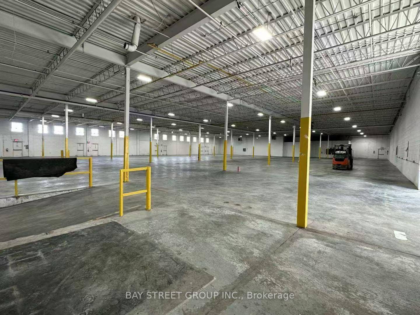 Excellent Richmond Hill location near Highways 404, 407, and Hwy7.