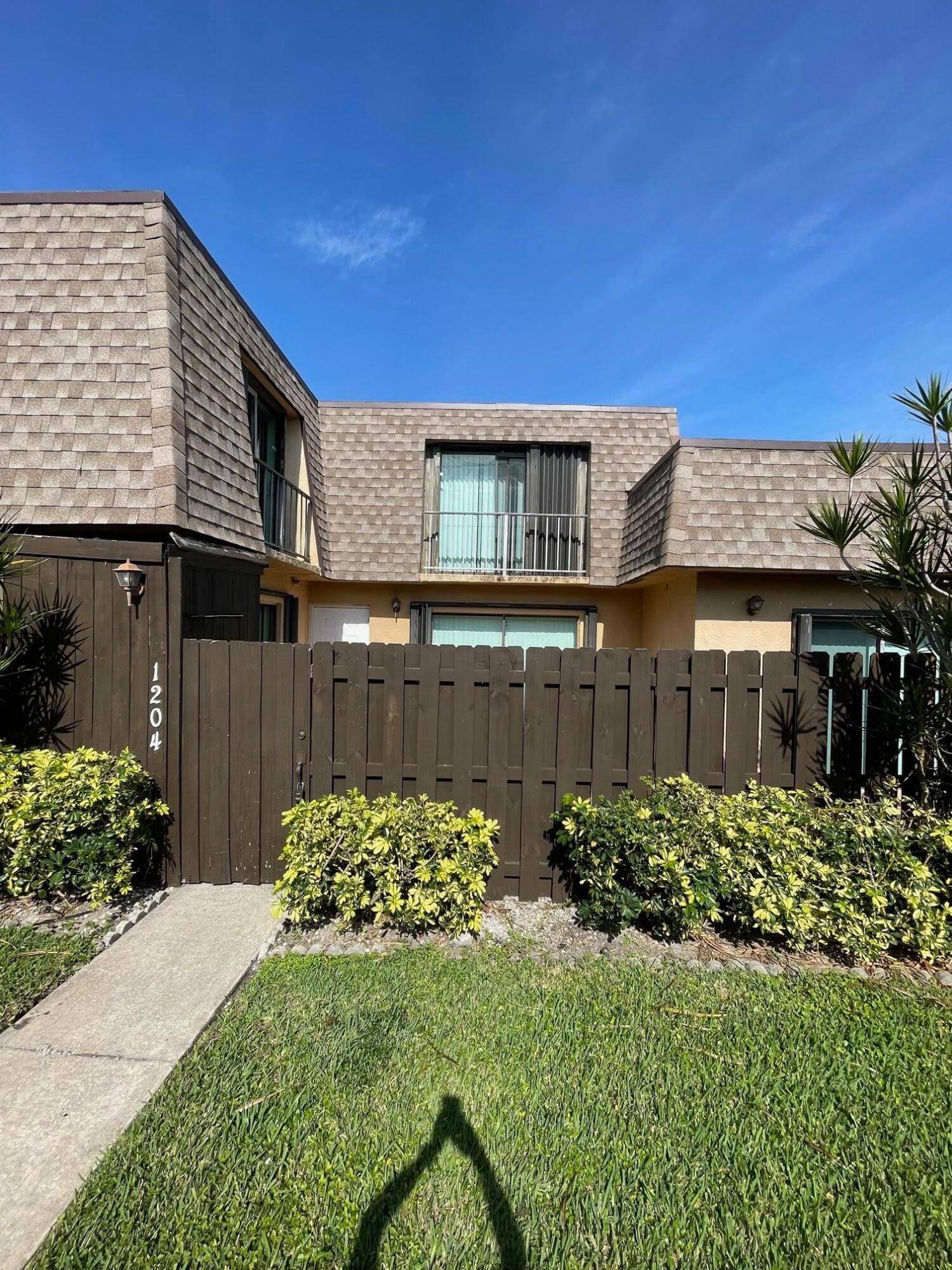 Impeccable 3 bedroom 2 bathroom townhouse in the desired neighborhood of Waterview Estates.