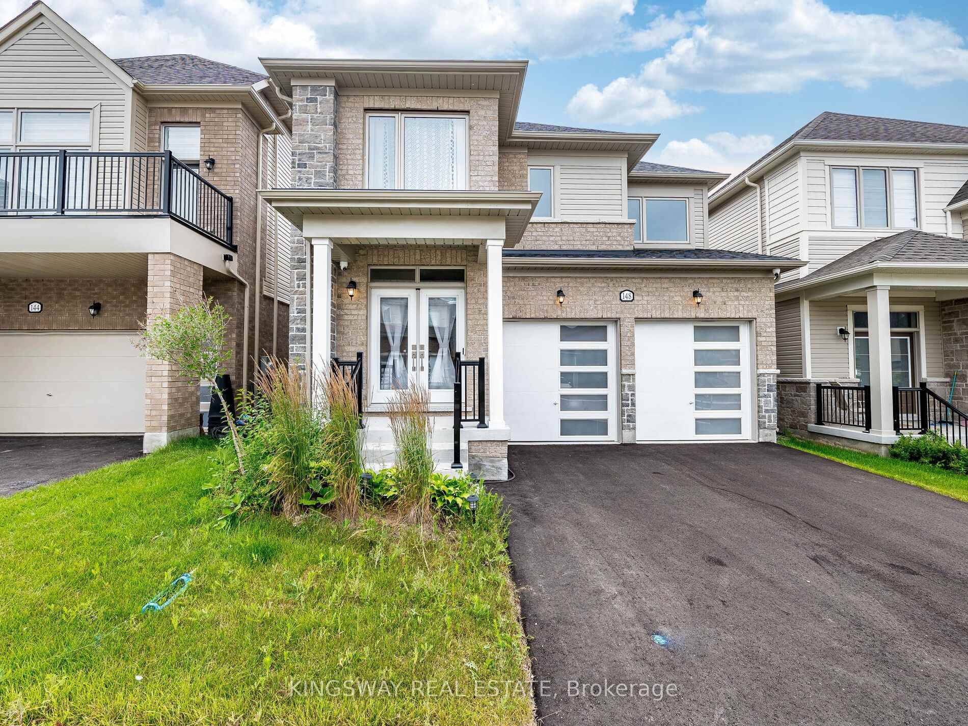A Bright amp ; Spacious, well designed layout with 5 1 bedrooms, 4 baths in a prestigious, quiet neighbourhood in Fergus, that offers approximately 3000 sq.