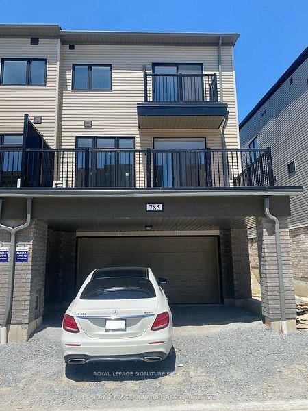 Beautiful 3 story townhome, North Oshawa.
