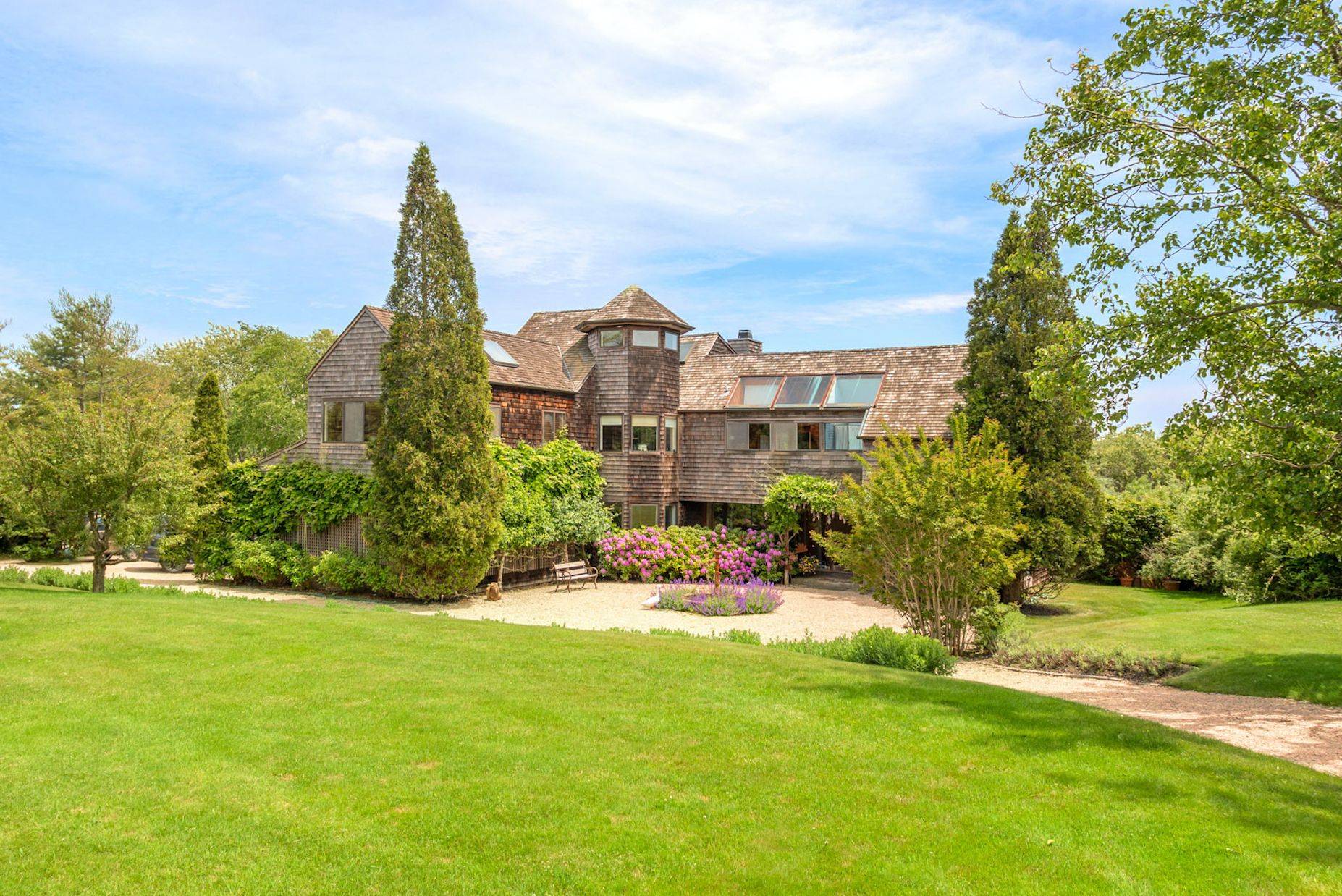 Prime Bridgehampton, South-of-the-Highway, Jaffe-Inspired Home