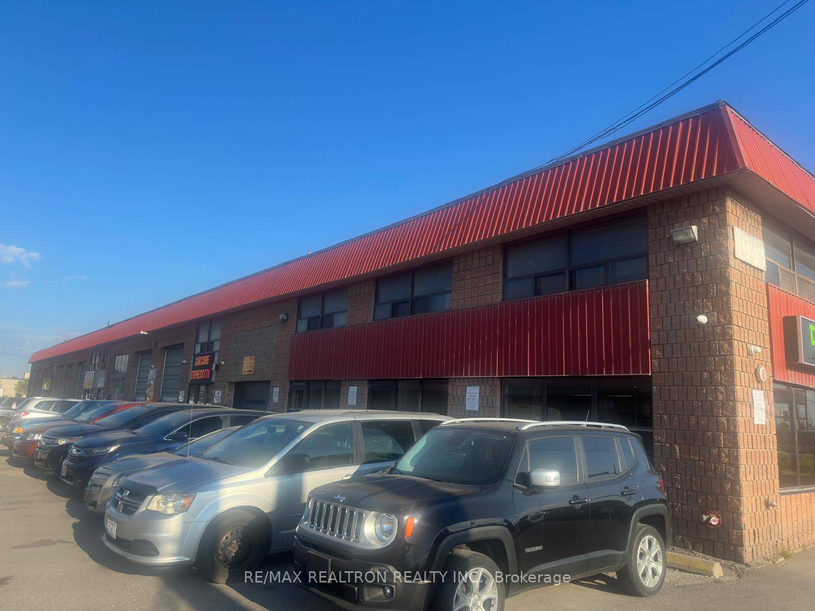 Discover 12 versatile office units located in a high traffic, professional plaza perfect for businesses looking to grow and impress clients.