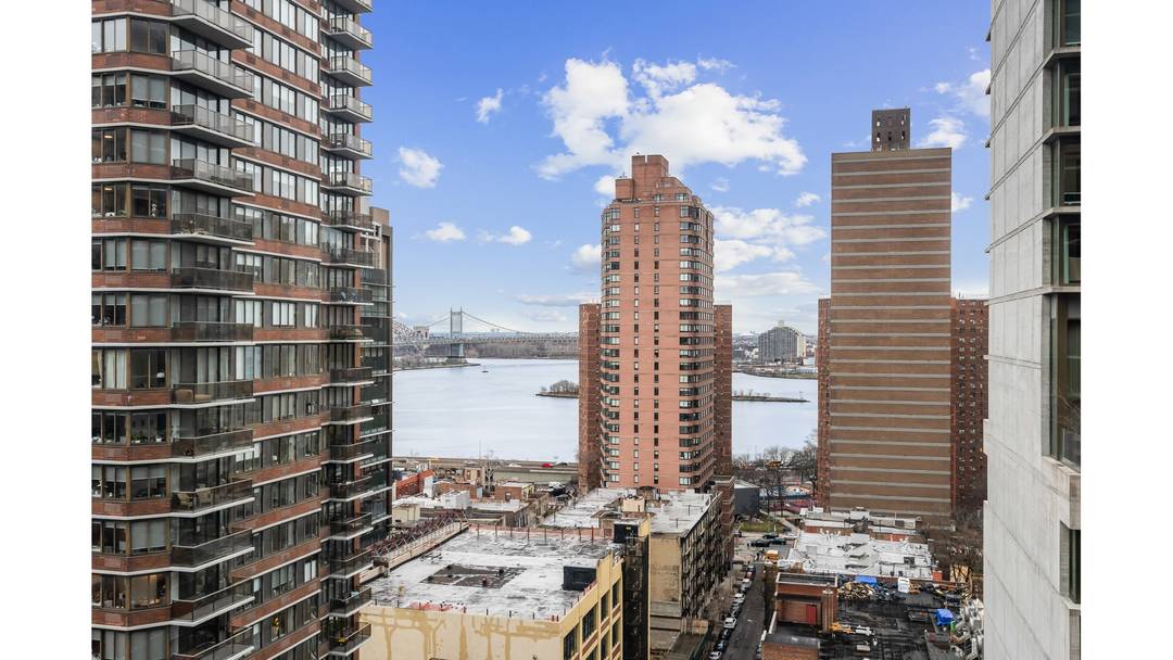 FLOOR TO CEILING WINDOWS WITH RIVER amp ; BRIDGE VIEWS !