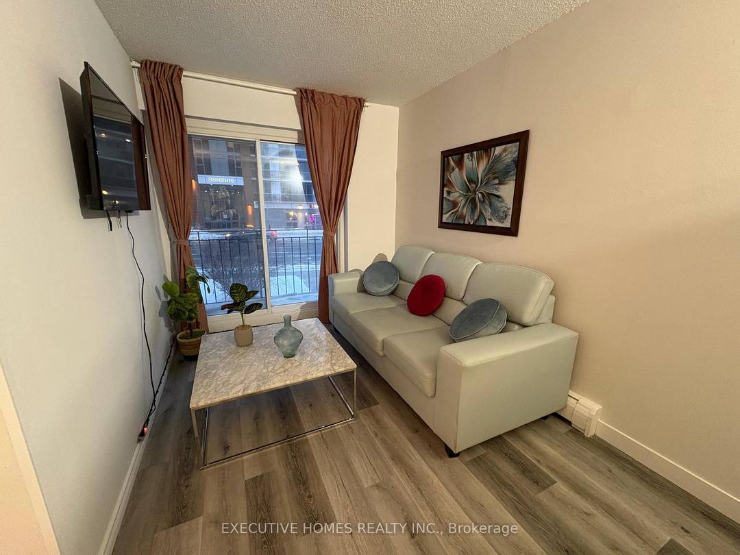 Spacious amp ; Renovated 3 Bedroom Furnished Unit in Prime Waterloo.