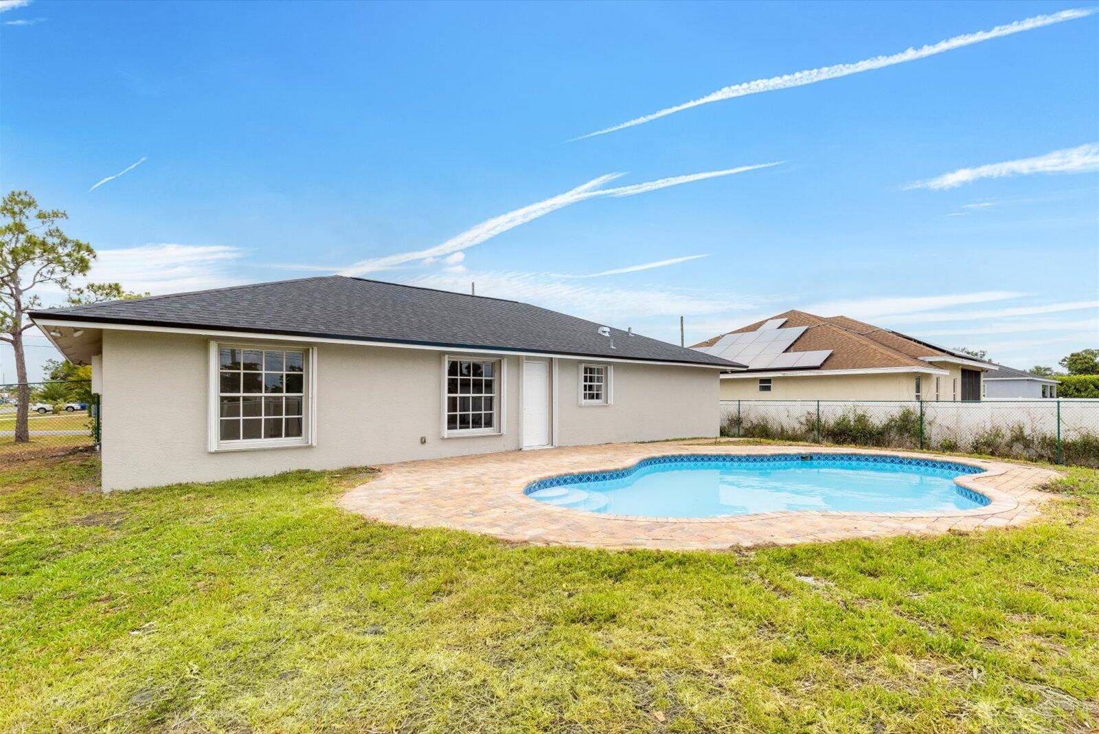 Showings must be scheduled with Showingtime or Sentri.