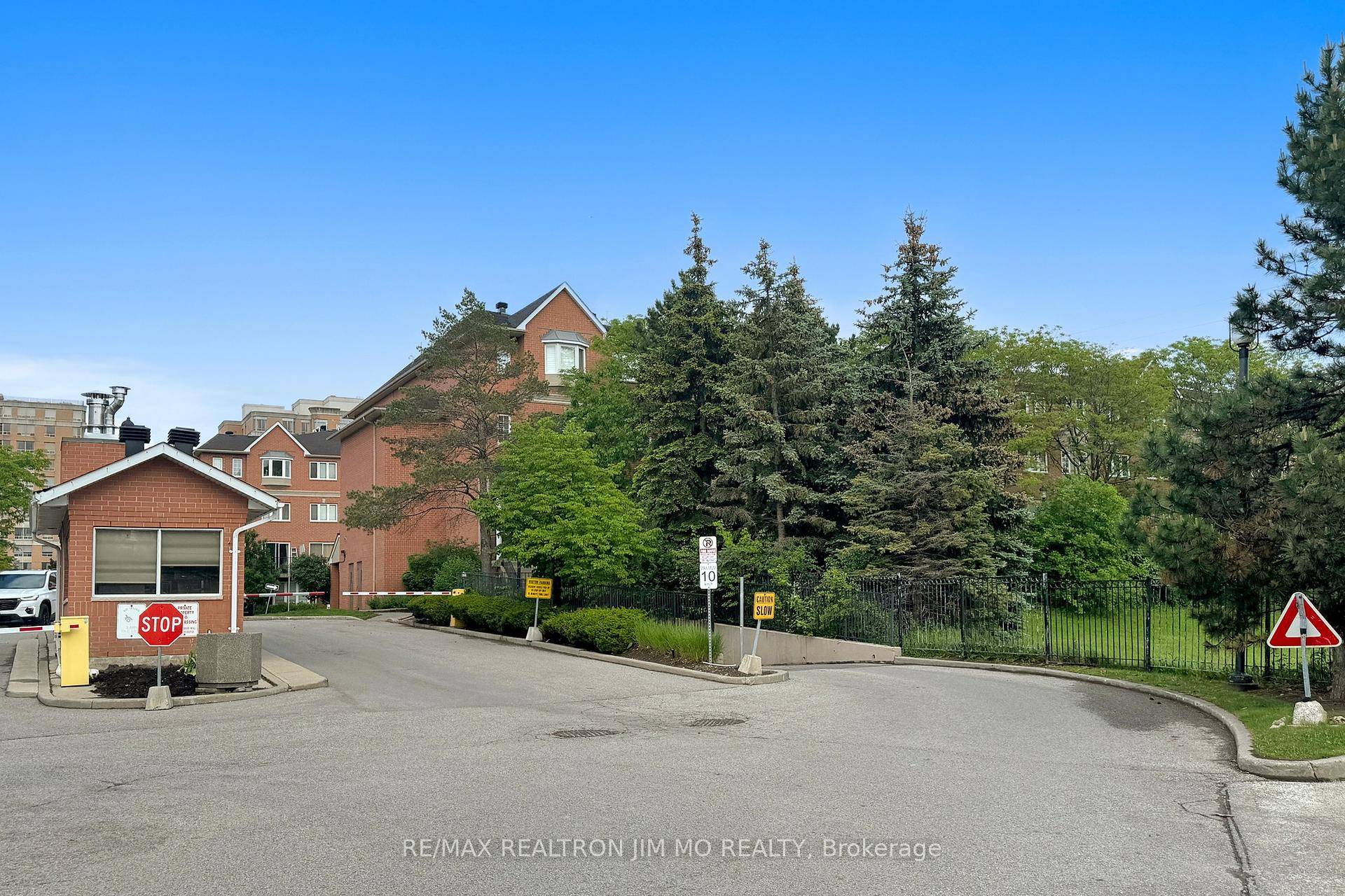 Tridel Built Condo Townhouse at Kennedy McNicoll Move In Ready !