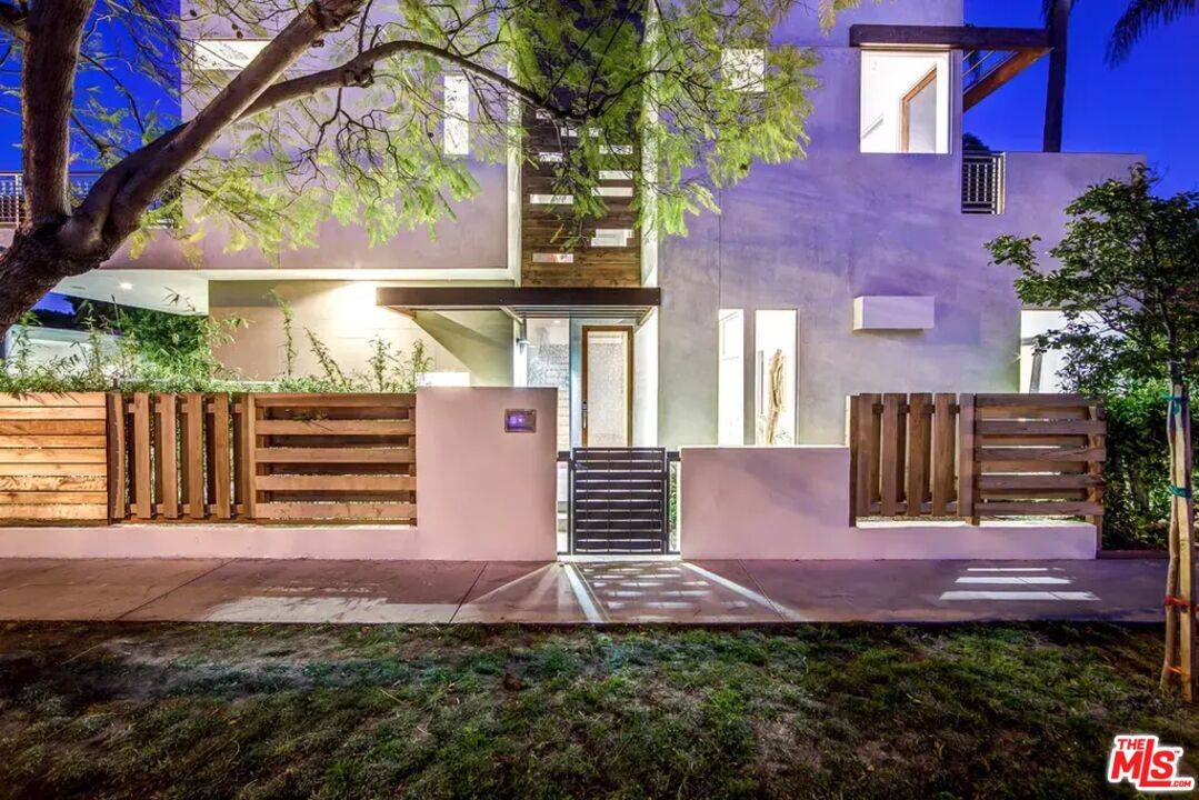 8949   Rosewood Ave 3BR Beverly Grove La