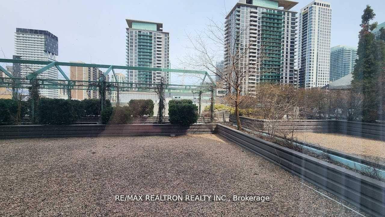 Spacious Bright Unit overlooking Roof Top Garden at the Heart of Yonge and Eglinton.