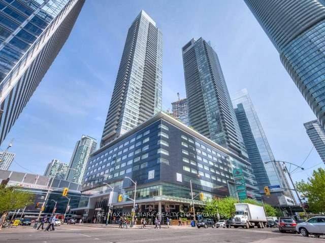 Live vibrantly in this bright 2 Bed Den condo in the prestigious Maple Leaf Square North Tower at 65 Bremner Blvd.