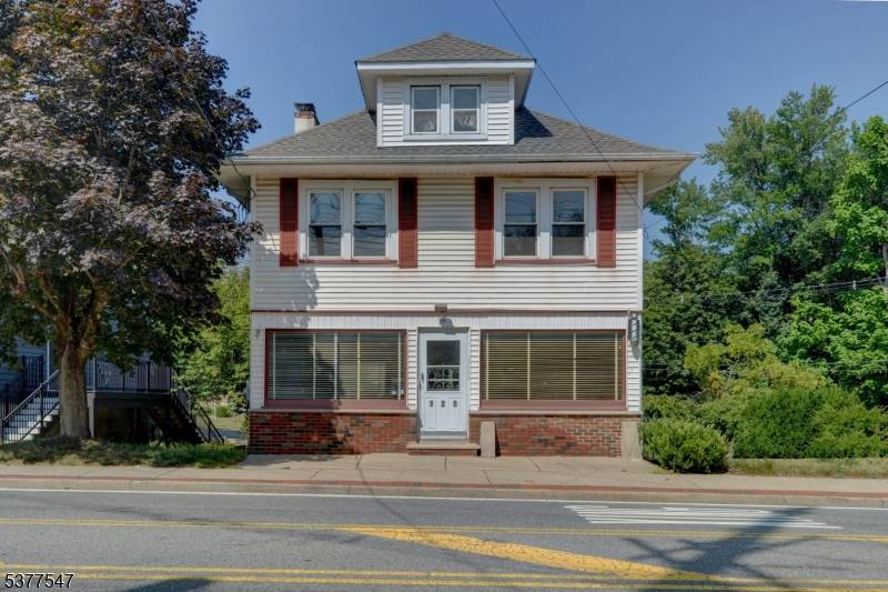 Mixed Use Commercial Building Prime Pequannock Township Location !