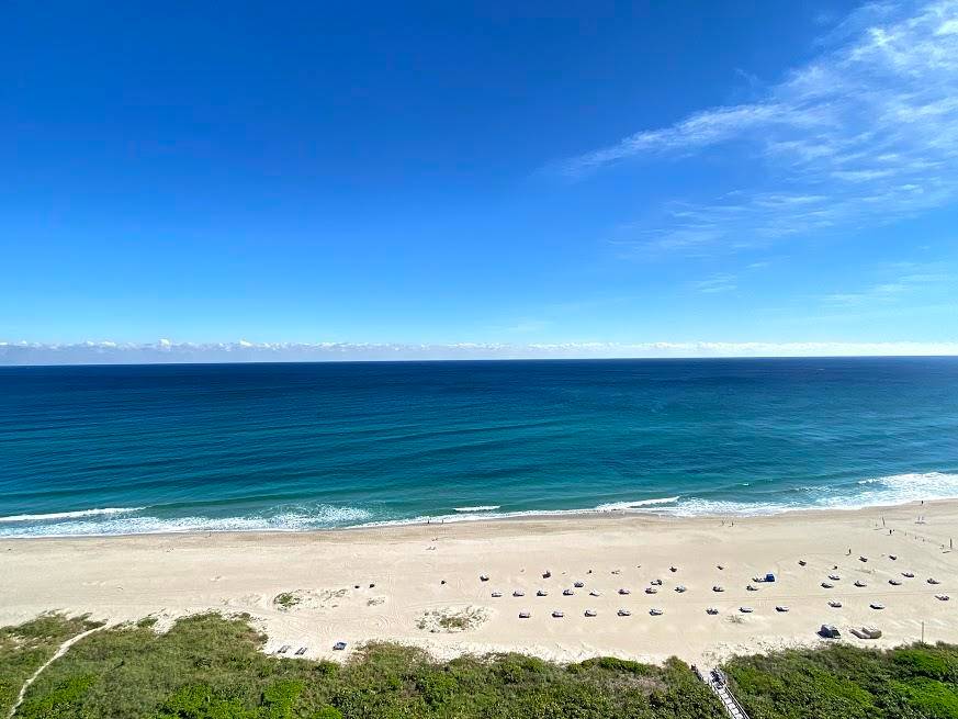 Spend winter 2026 taking in the unobstructed turquoise waters of the Atlantic ocean from the 22nd floor !