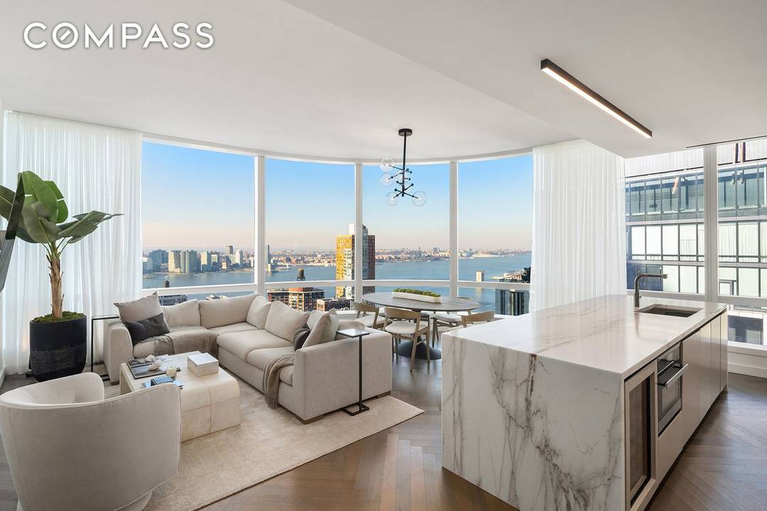 TriBeCa 3BD 3. 5 BA. Stunning residence with peerless 6 star views, sprawling over an entire half floor and private elevator vestibule with separate service entrance.