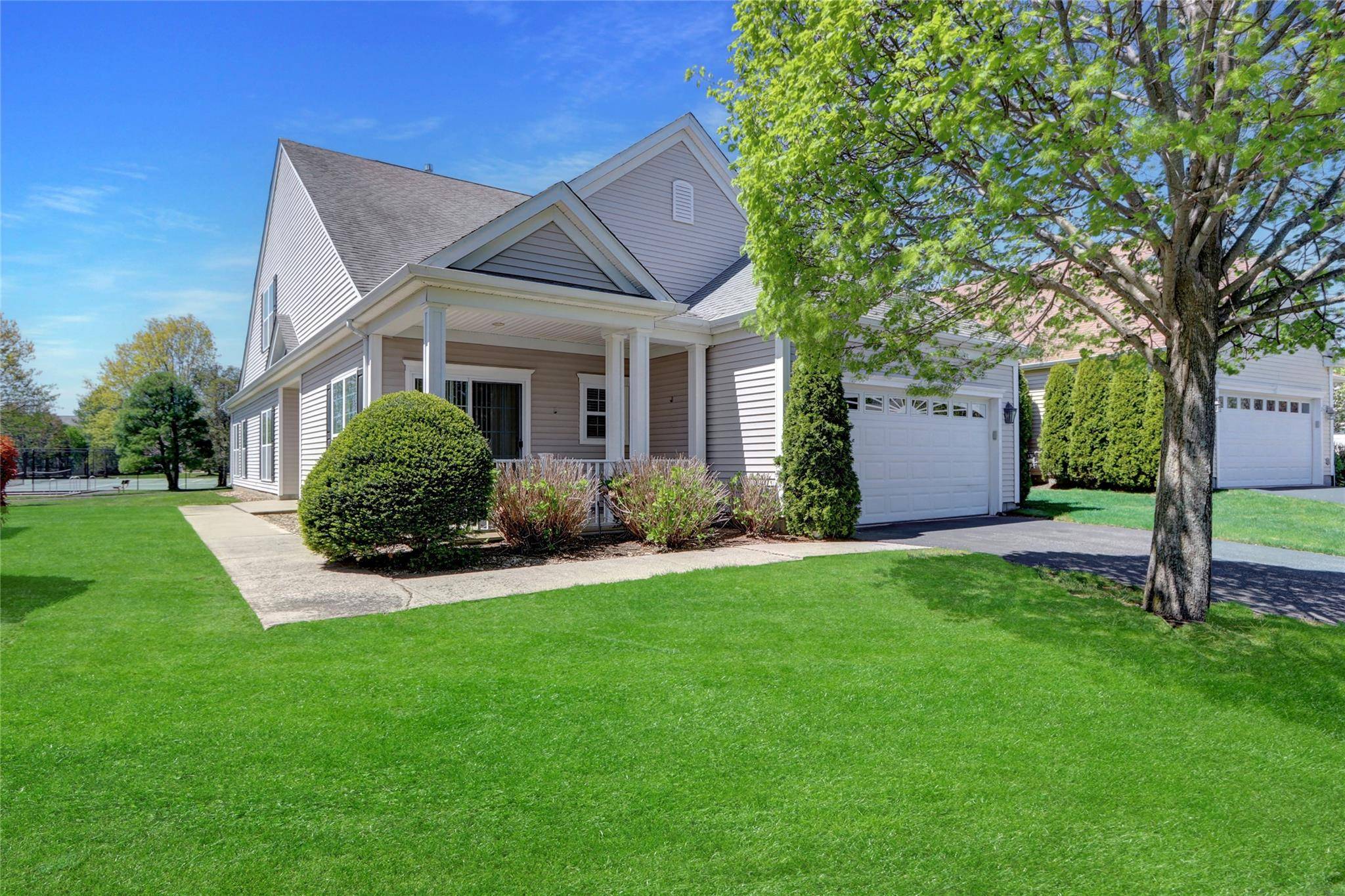 Experience luxurious living in the exclusive, double gated 55 community of The Villages !