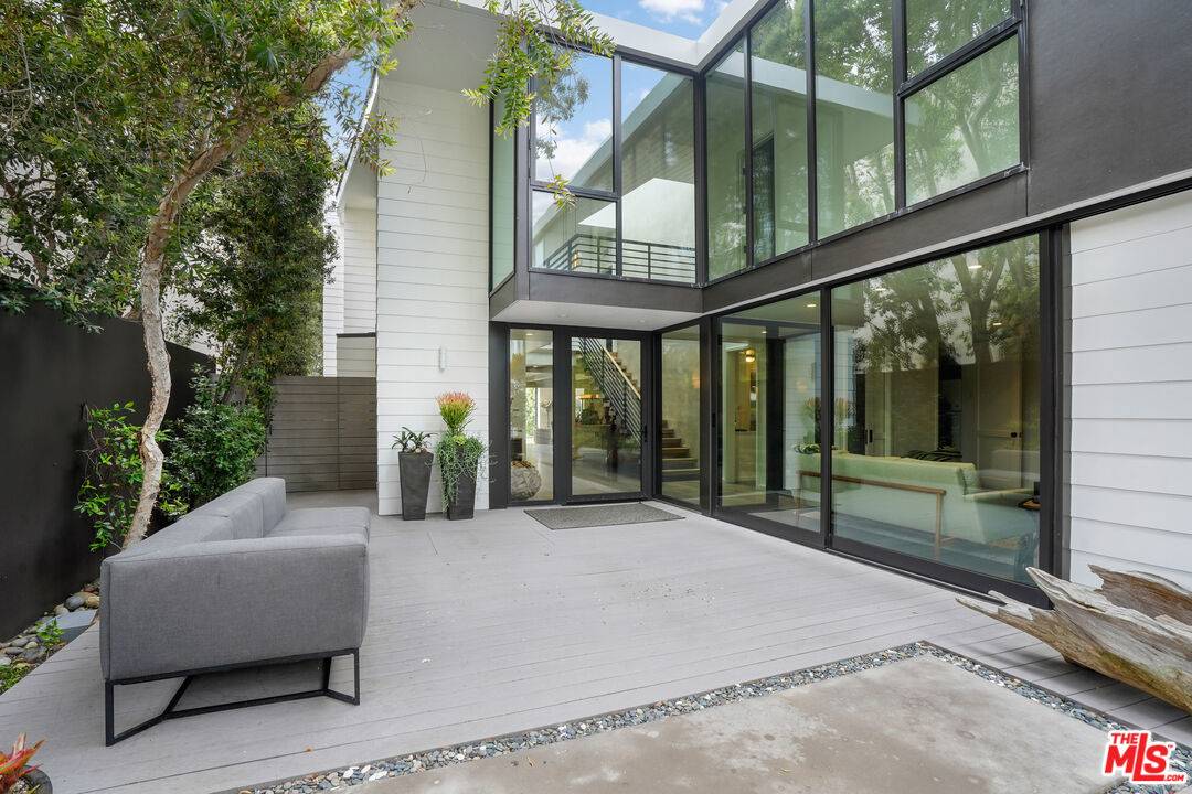 30904   Broad Beach Rd Malibu LA