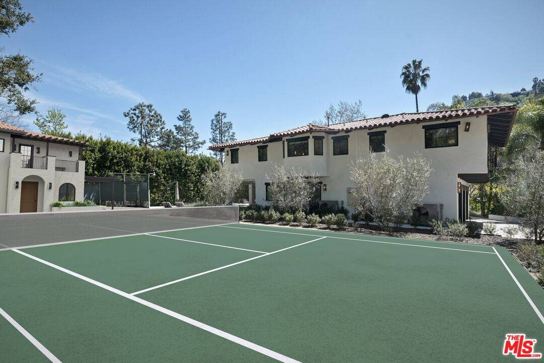 7651 Willow Glen Rd 4BR Hollywood Hills East La