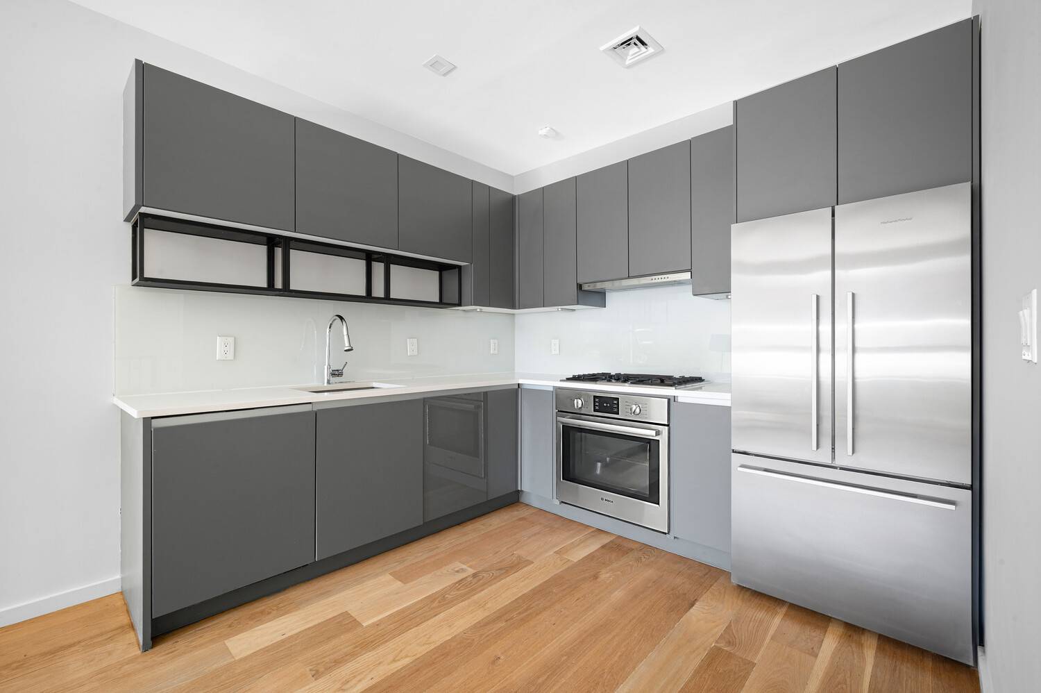 New Price ! 874sf East Williamsburg 1Bed 1.