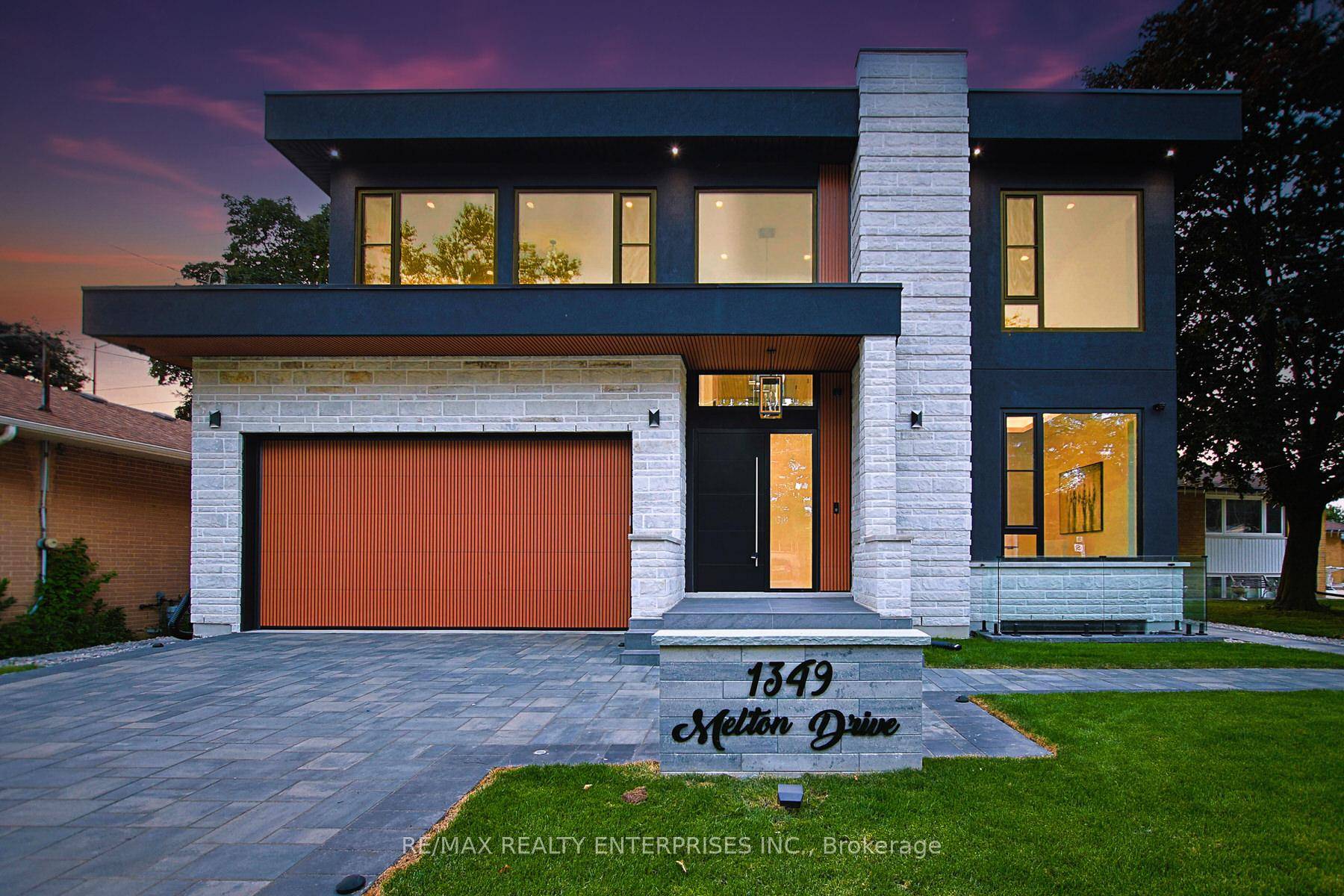 Step Into An Exceptional Expression Of Modern Luxury W This Custom Residence In Lakeview.