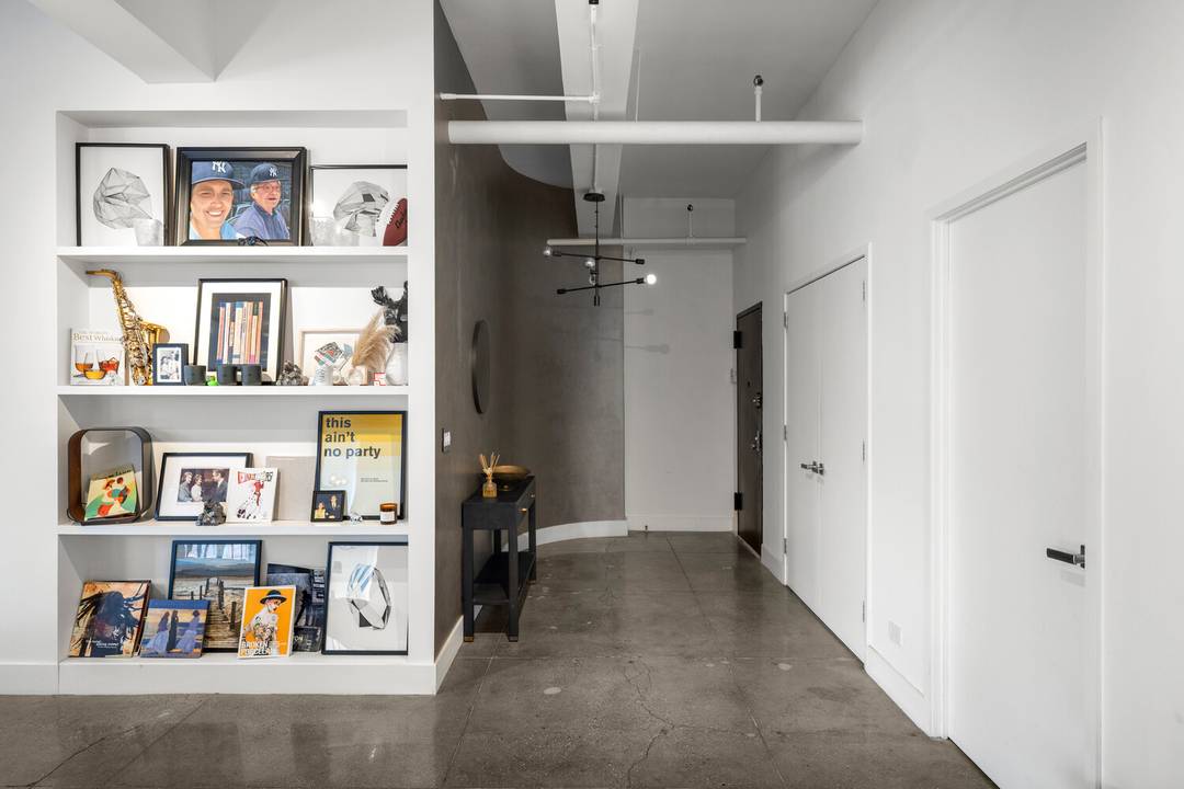 A rare study in volume, light, and contemporary refinement, this three bedroom loft like residence on the north side of Hudson Yards offers sophistication seldom seen at its price point.