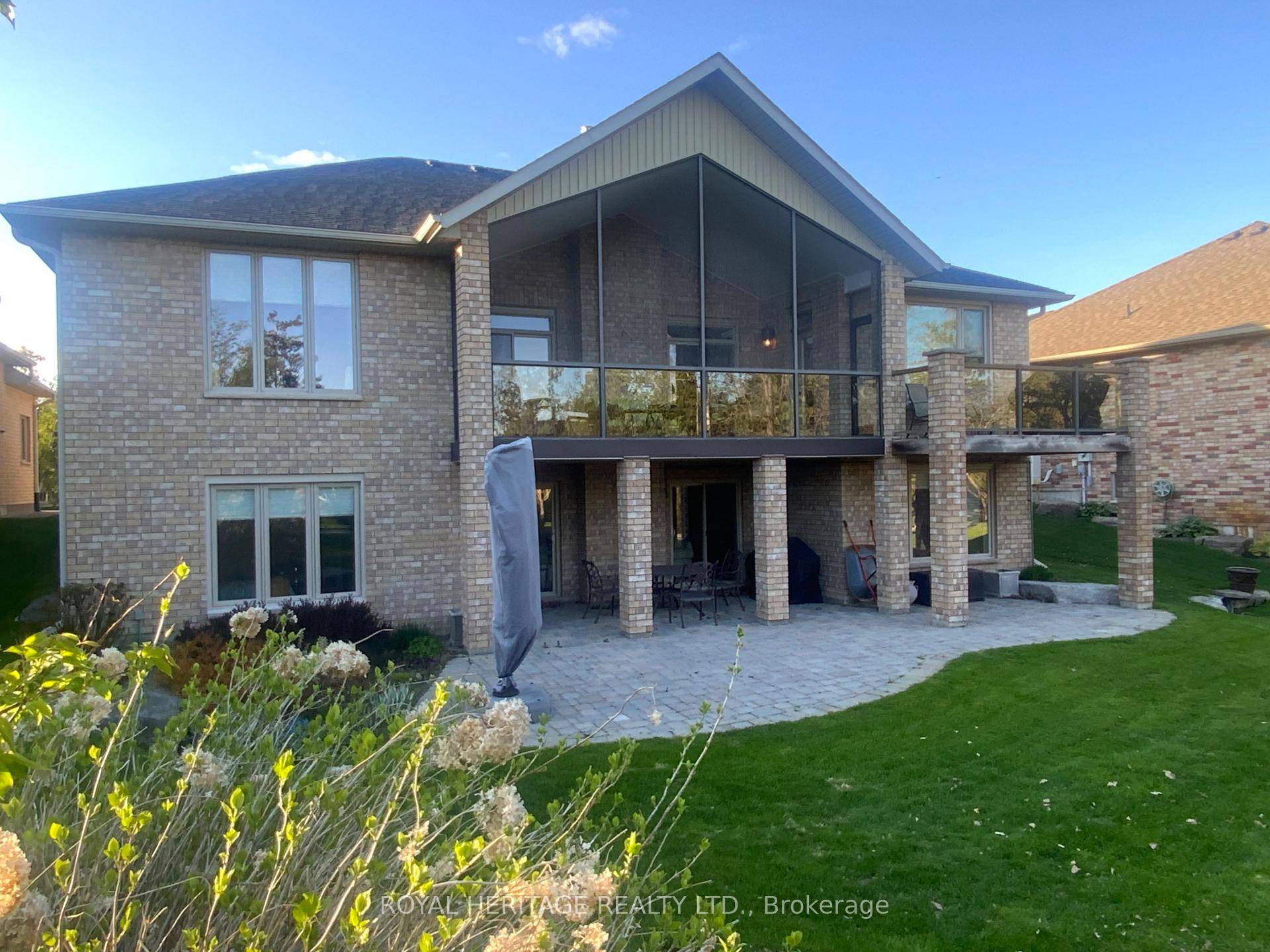 Port 32 Bobcaygeon Membership to Shore Spa and all amenities is included with the purchase of this sophisticated 4 Bedroom, 3 bath bungalow boasting 3900sqft and fully finished lower level ...