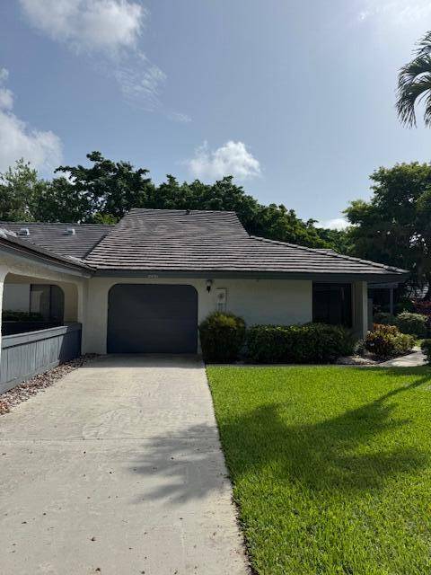Welcome to this beautifully maintained 3 bedroom, 2 bath end unit villa in the vibrant 55 gated community of Banyan Springs.