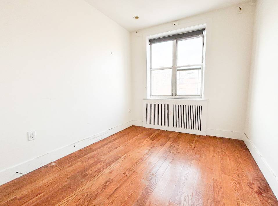 4 bedroom, 2 bathrooms. ELEVATOR, LAUNDRY ROOM.