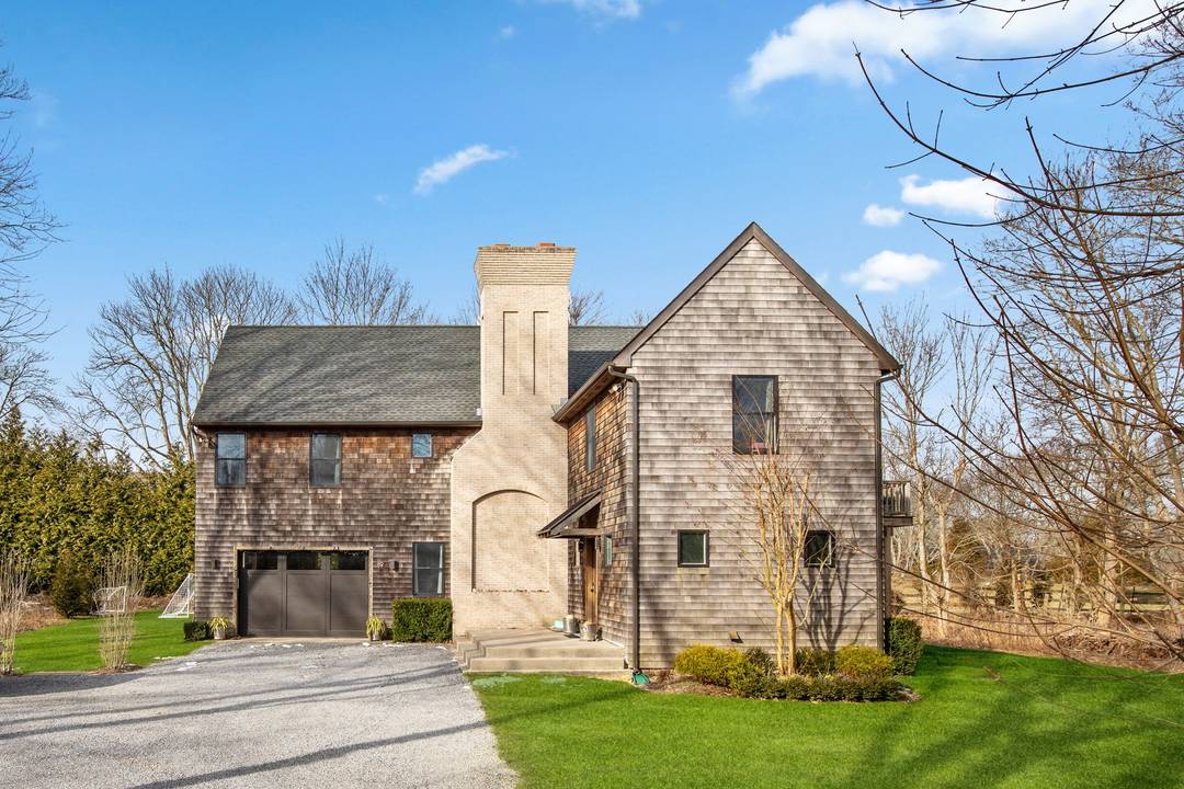 Fabulous New Construction on Fringe of East Hampton Village