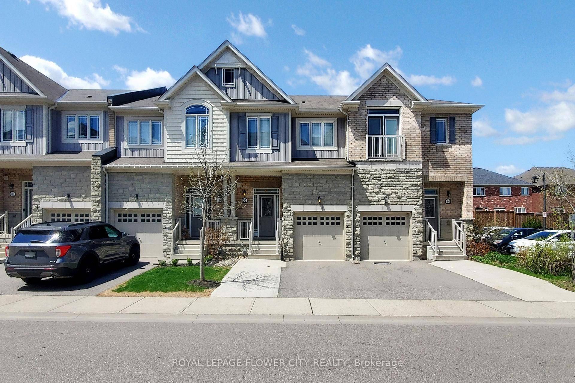 Charming and move in ready, this beautiful 2 storey townhouse is located in one of Caledons most desirable neighborhoods, perfect for first time buyers and investors alike.