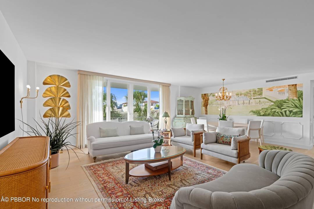 Rarely available 2 bed 2bath residence at Winthrop House, one of Palm Beach's most desirable full service buildings.