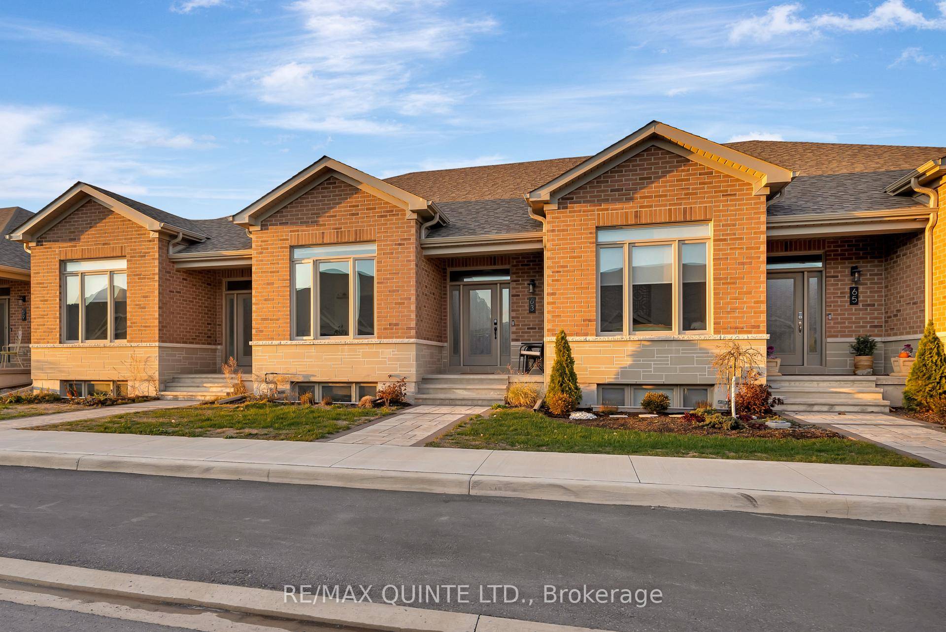 Discover effortless luxury in this nearly new Geertsma built freehold bungalow townhouse, offering over 2, 300 sq.