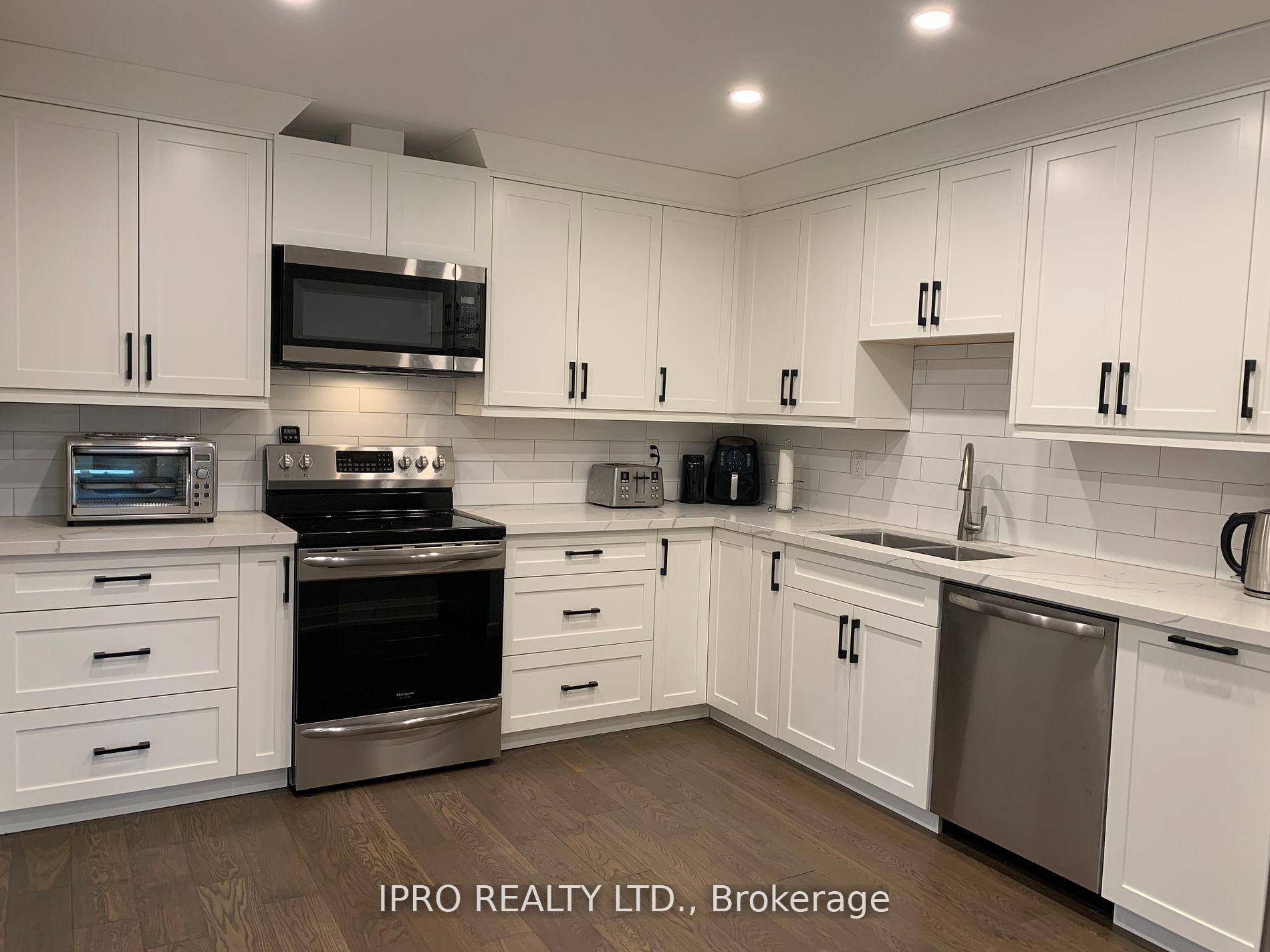 Gorgeous, Newly built 1 1 bedroom executive Furnished bungalow loft, nestled in the border of Oakville and Mississauga.