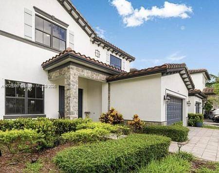 Beautiful single family home located in the heart of Homestead, within a gated community offering a range of luxury amenities.