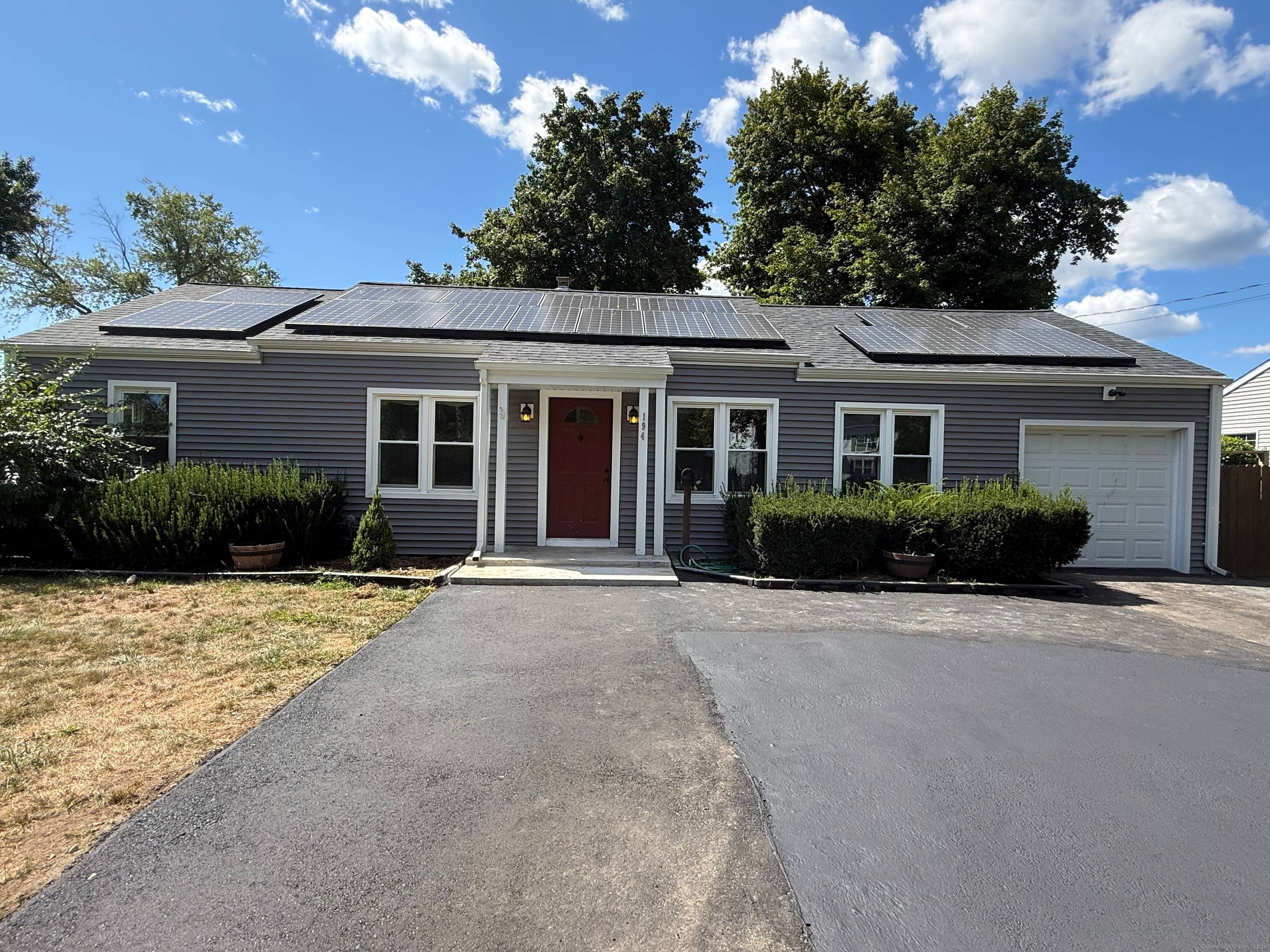 Fantastic spacious 3 to 4 Bedroom 2 Bath Ranch is available for rent in the Glenbrook area of Stamford.