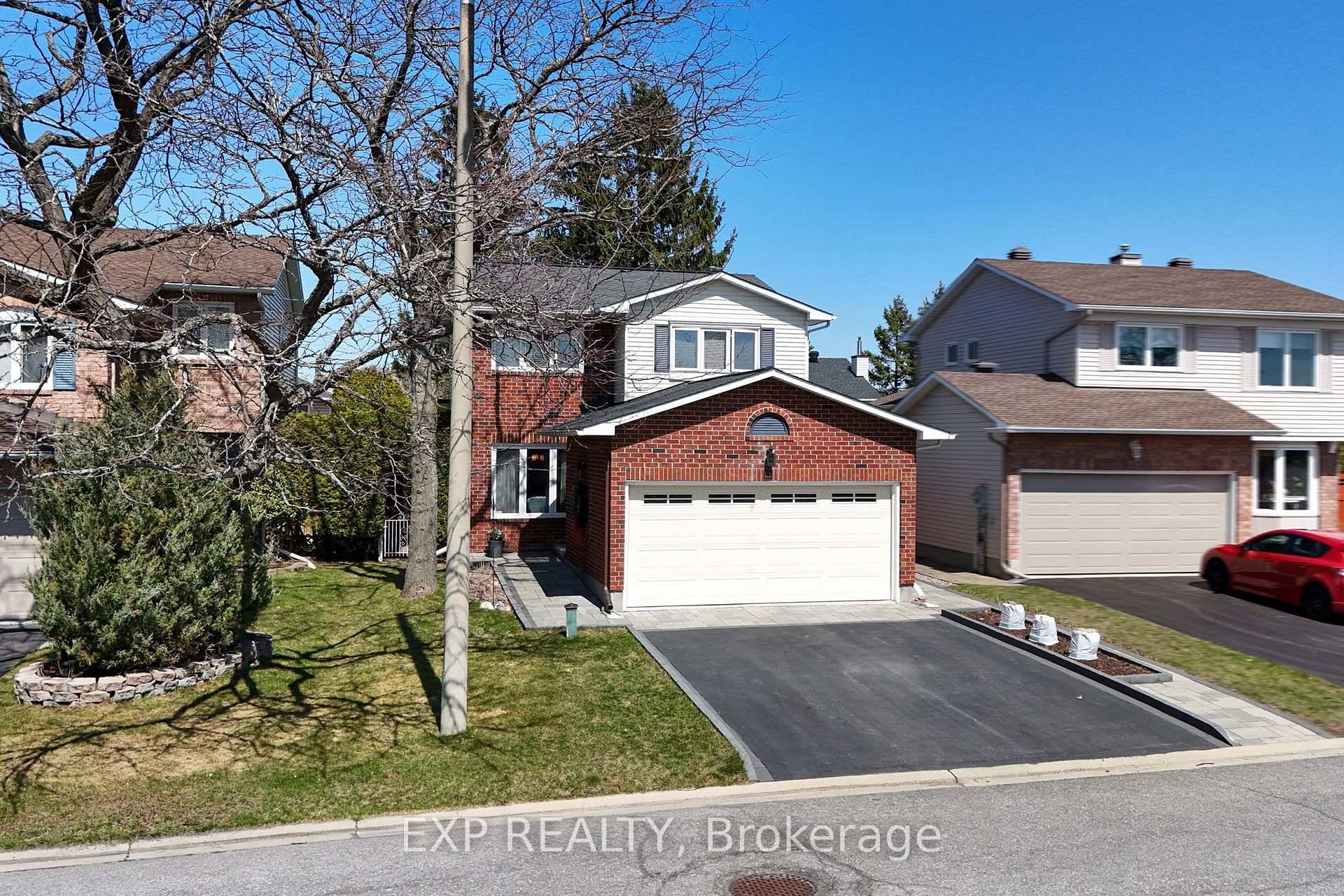 Beautifully Maintained 2 Storey Home in Sought After Bridlewood, Kanata.