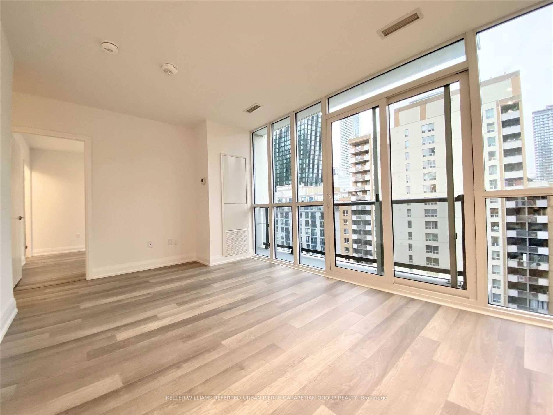 Live the downtown lifestyle you've always dreamed of !