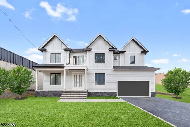 Property under construction Welcome to this stunning Colonial style home offering 6 bedrooms and 5.