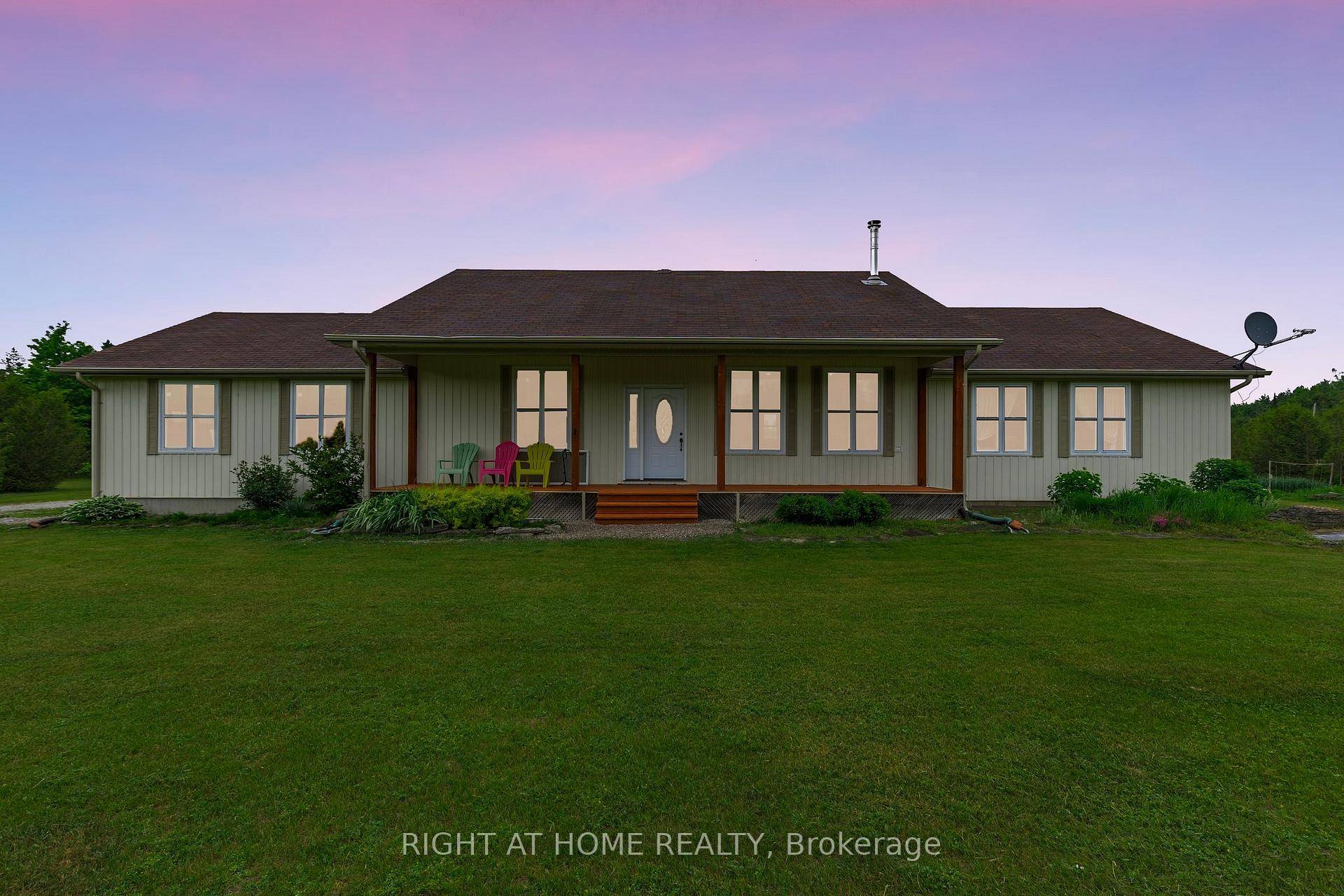 Welcome to this lovely, well maintained Bungalow settled on the huge private land !