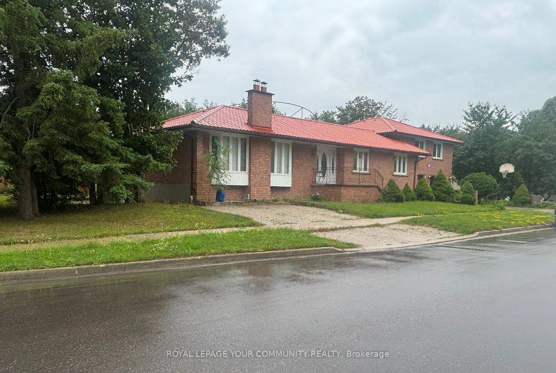 Prime location in Old Maple.