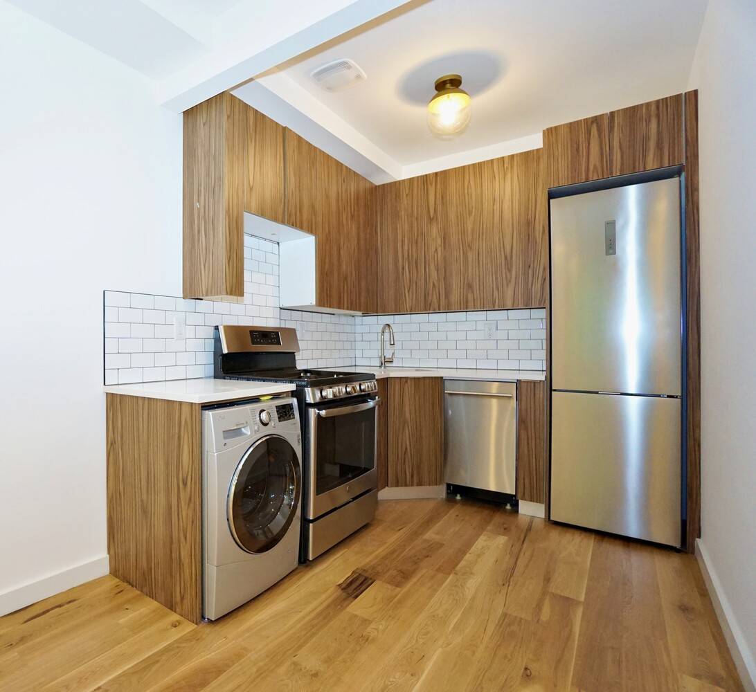 Welcome to 111 South 4th Street Duplex Penthouse 2 Bedroom 2 Bathroom Private Roof Deck amp ; Balcony This sun filled duplex penthouse offers the best of indoor outdoor living ...
