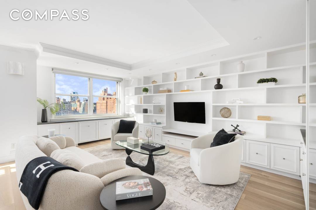 A beautifully refreshed Chelsea duplex offering approximately 1, 600 square feet, oversized western facing windows, and exceptional flexibility to live as an elegant one bedroom home or a true two ...