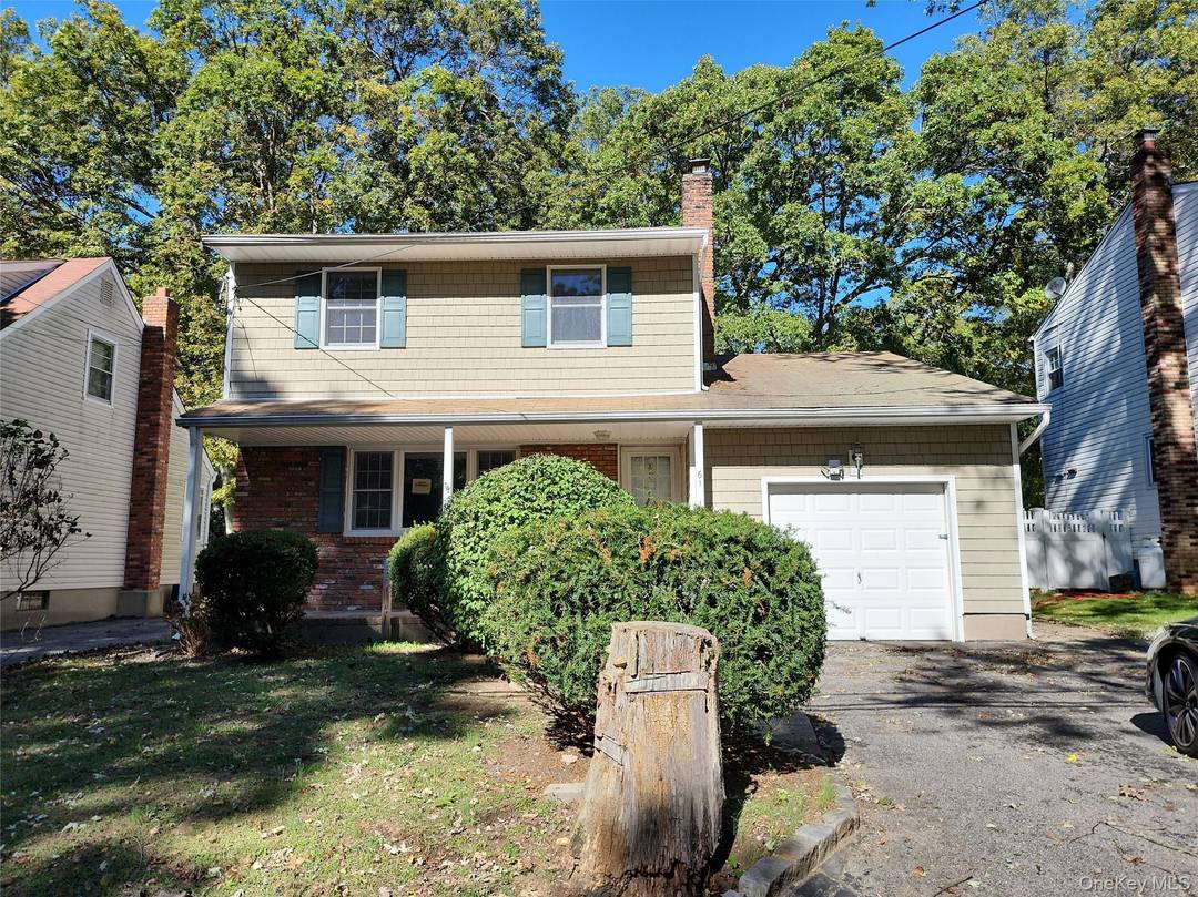 Spacious Colonial with 7 rooms 4 beds and 1.