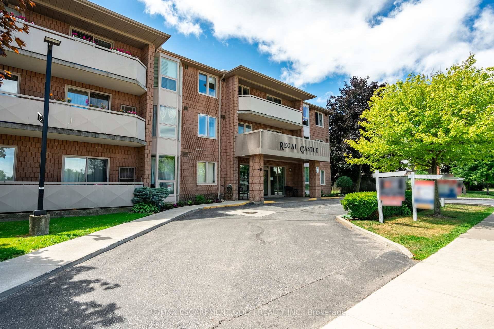 Beautiful and spacious upgraded 2 BR, 2 WR corner unit with large walk in closets, ensuite bathrooms and in suite laundry on the Hamilton Mountain !