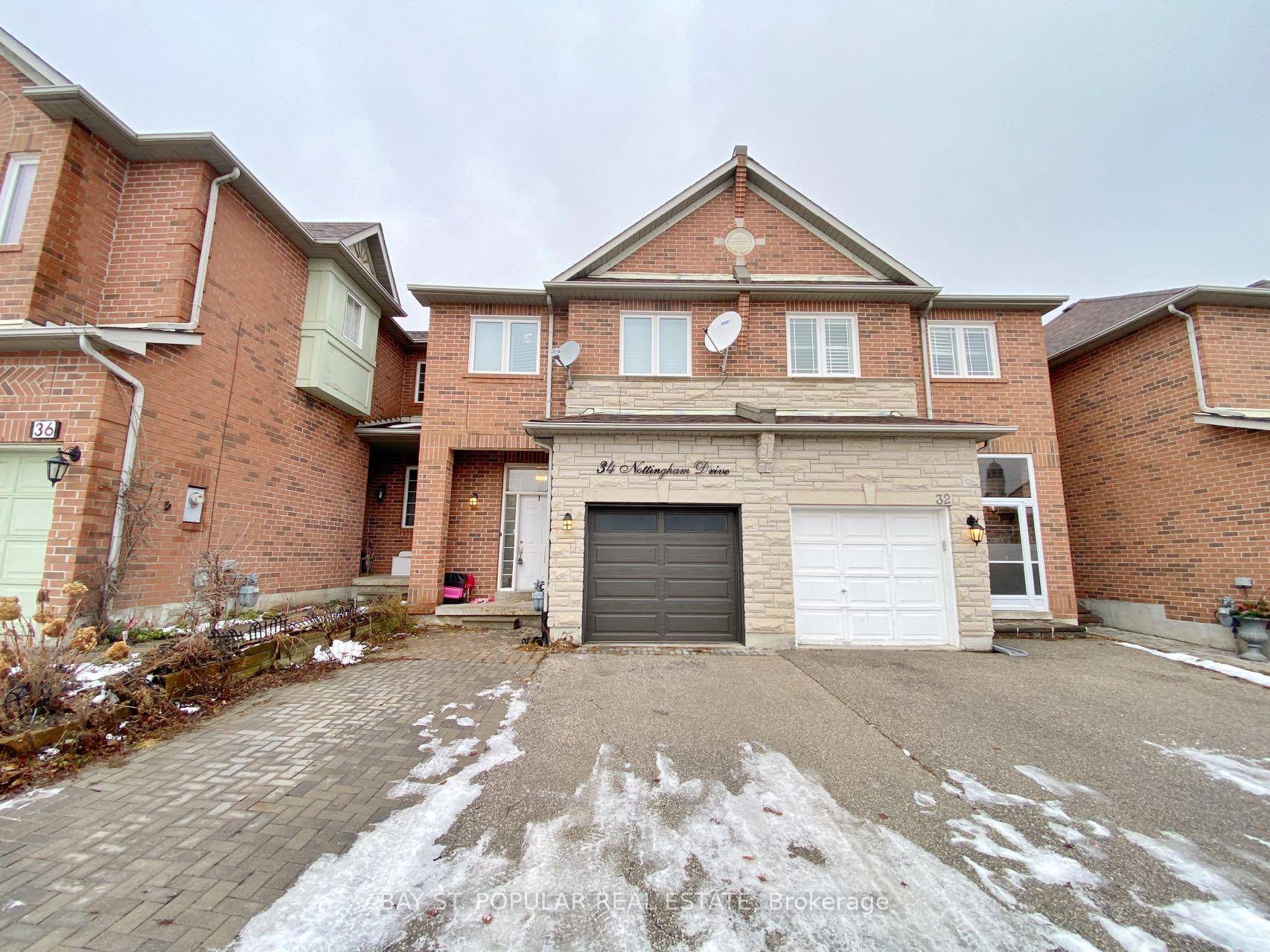 Bright amp ; Modern 3 B R Freehold Townhouse.