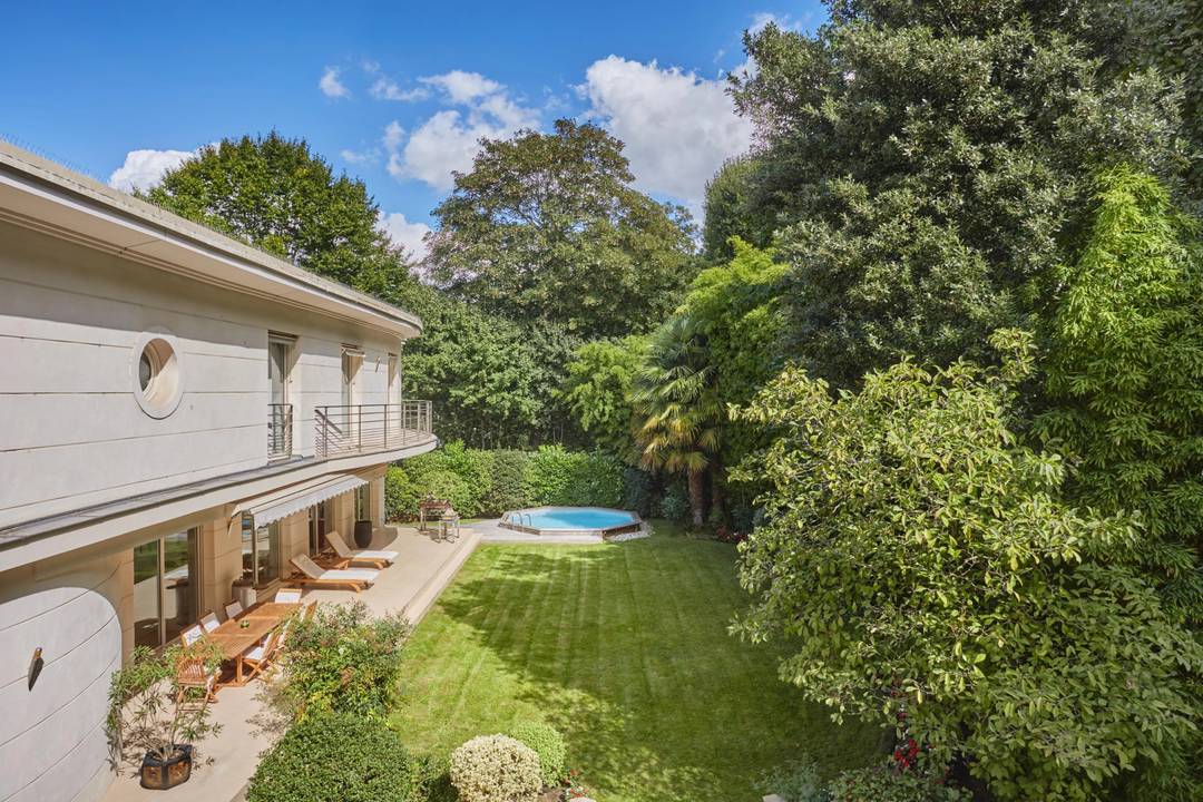 Spacious Contemporary House with Garden in Neuilly-sur-Seine